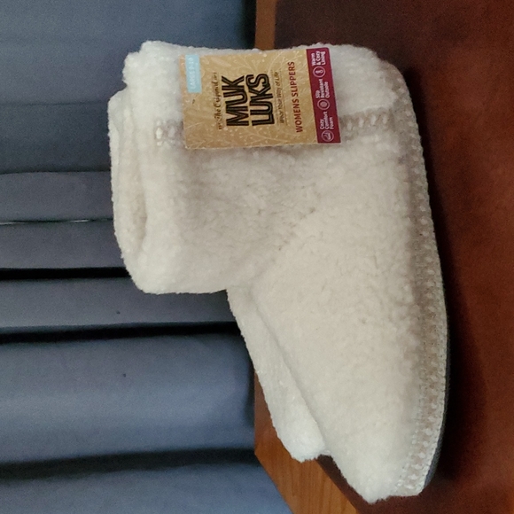 Muk Luks Shoes - NWT Muk Luks Slippers